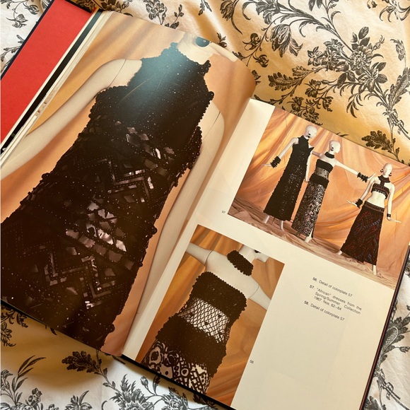 Yves Saint Laurent Met Exhibition 1983 - Coffee Table Book - Picture 5 of 6